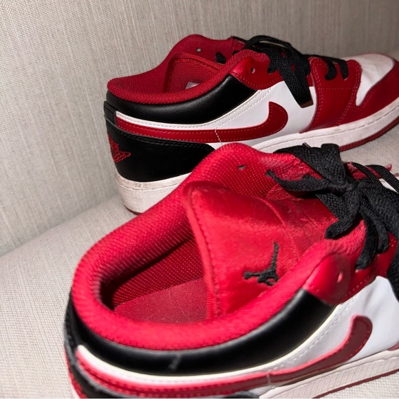Red and Black Jordan 1 Low Nike - Picture 2 of 4